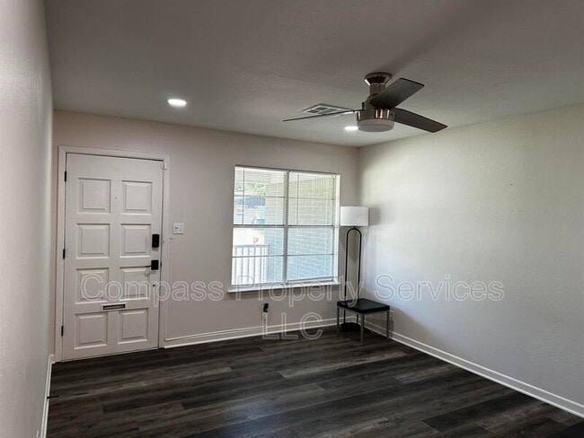 Building Photo - 201 Waters St