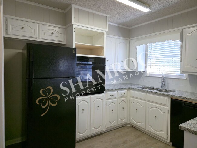 Building Photo - 3/2 Hewitt Home