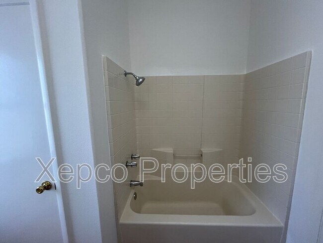 Building Photo - 53750 Avenida Alvarado