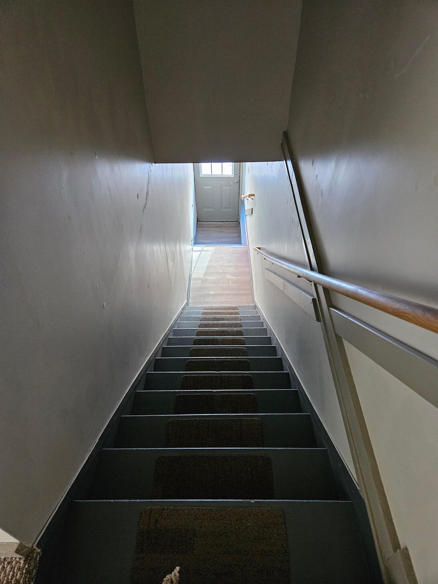 staircase and private entrance - 142 W Front St