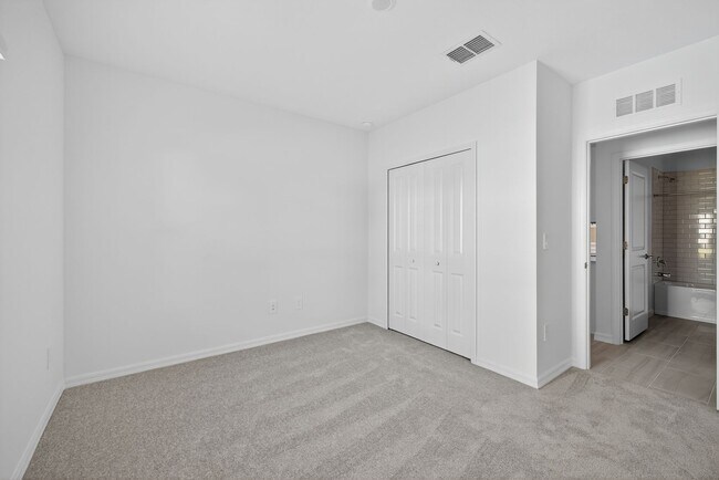 Building Photo - Brand New 6-Bed Available Now!