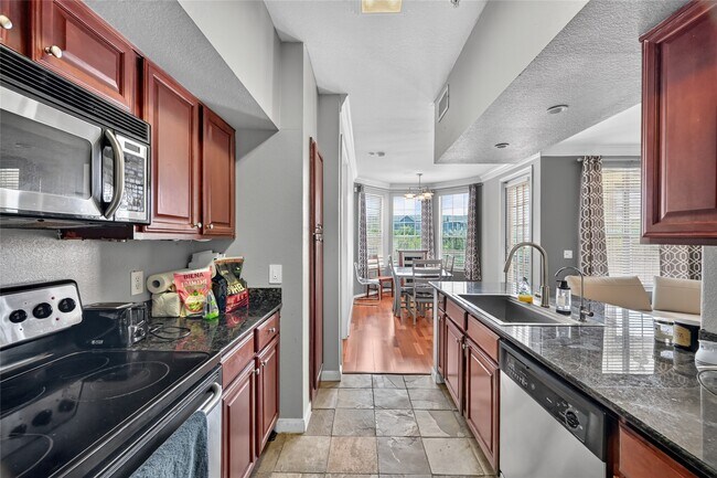Building Photo - 7575 Kirby Dr