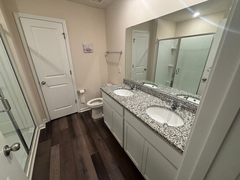 Building Photo - Room in House on Justice Union Ct