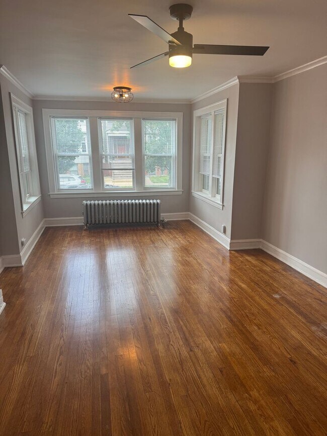 Primary Photo - 2443 W Gunnison St