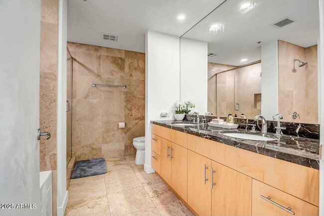 Building Photo - 7121 E Rancho Vista Dr