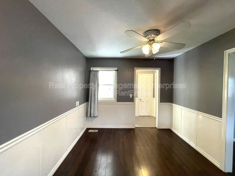 Building Photo - 6317 N Warren Ave