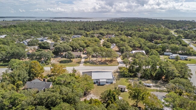 Building Photo - 360 Island Rd