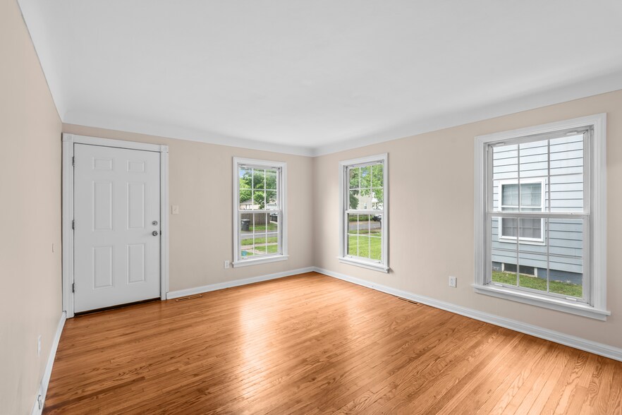 Building Photo - 1502 Schuyler Rd