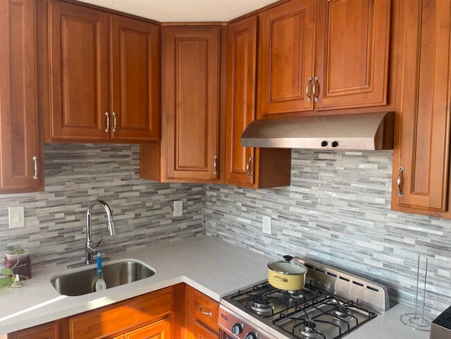 Building Photo - Charming and Upgraded ADU with separate en...