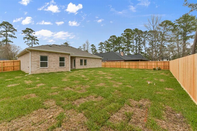 Building Photo - 13602 Pine Dr