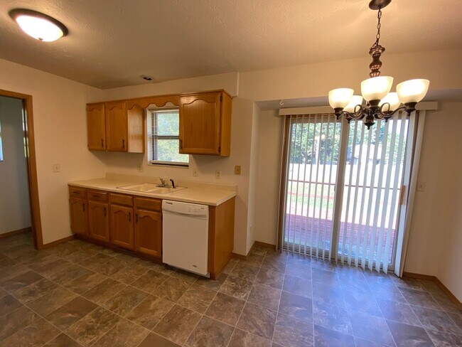 Building Photo - Three bedroom, two bathroom, two car garag...
