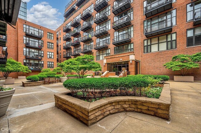 Building Photo - 333 W Hubbard St