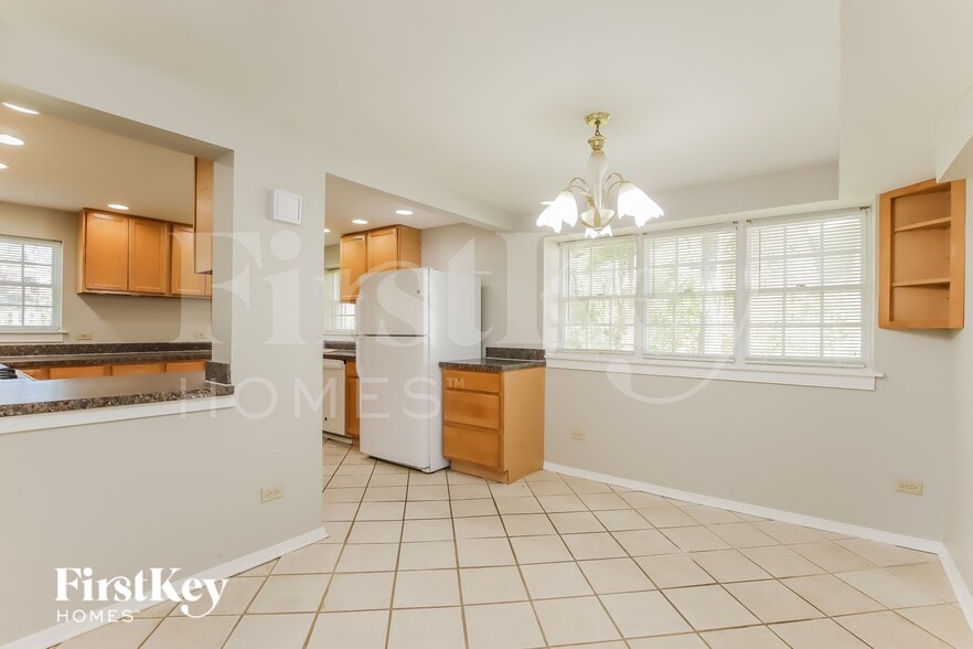 Building Photo - 1399 Sheridan Rd