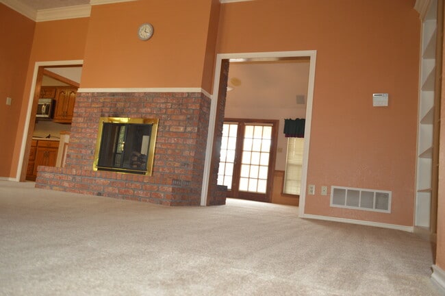 Building Photo - 2522 Belmeade Dr