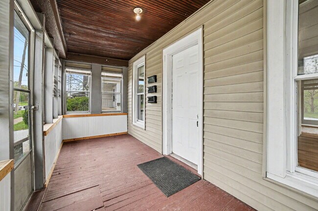 Building Photo - 1 Bedroom Rental in Saginaw $750/Month