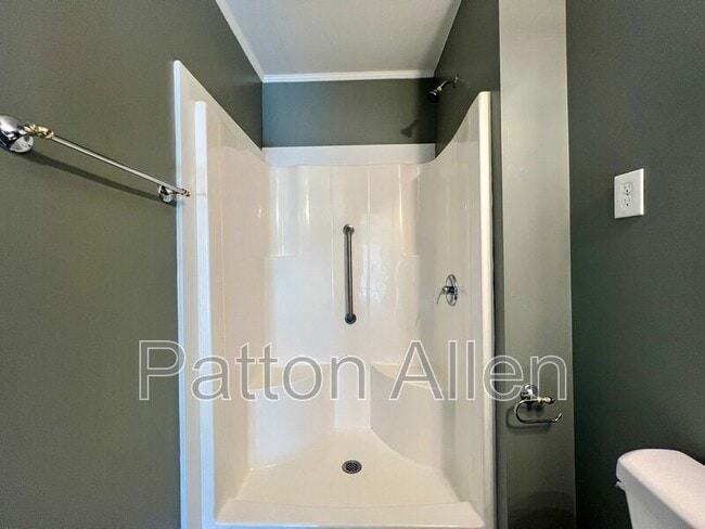 Building Photo - 15 Woodbine Rd