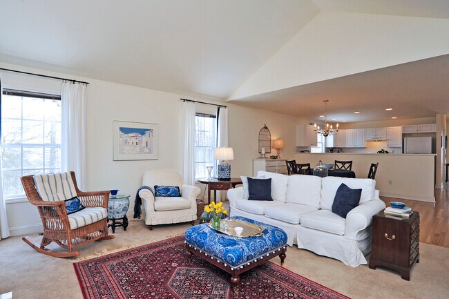 Building Photo - 185 Julia Ct