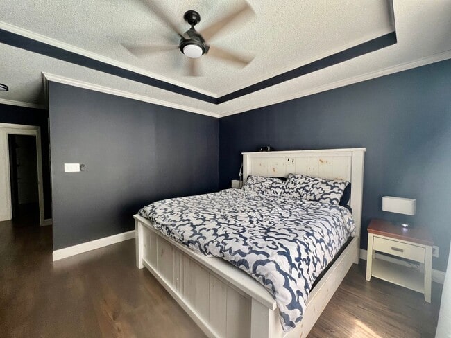 Building Photo - 4BD/2.5BA Gorgeous Home with Fence Backyar...