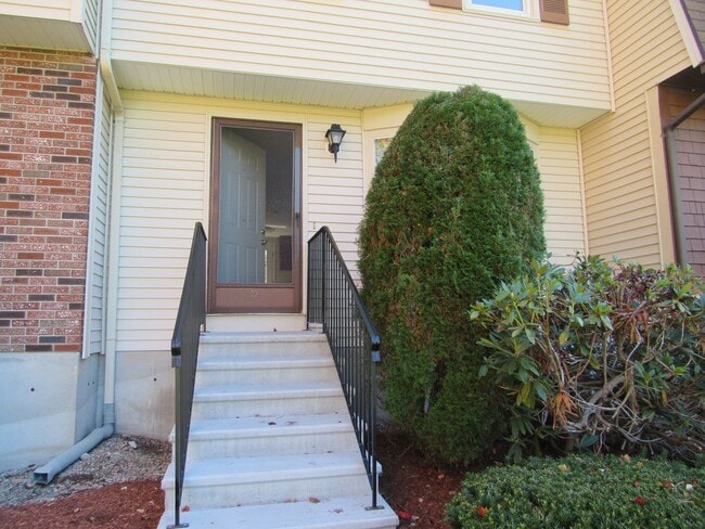 Building Photo - Gorgeous Derry Townhouse for Rent- Stongat...