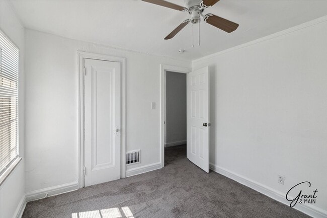 Building Photo - #1300 3 bedrooms