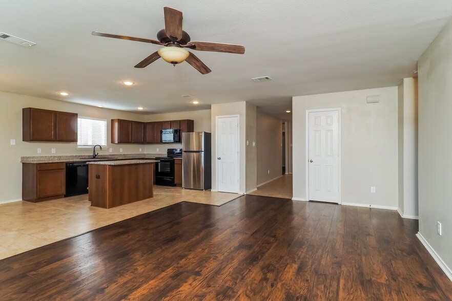 Building Photo - 3200 Sadie Trail