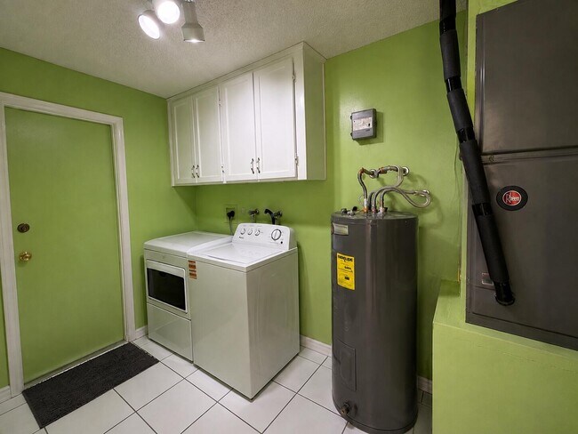 Building Photo - 7758 Cloverfield Cir