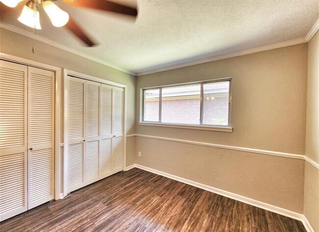 Building Photo - 612 Littlewood