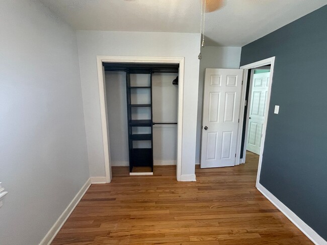 Building Photo - NOW AVAILABLE -  3 Bedroom, 1 Bath Home Ne...
