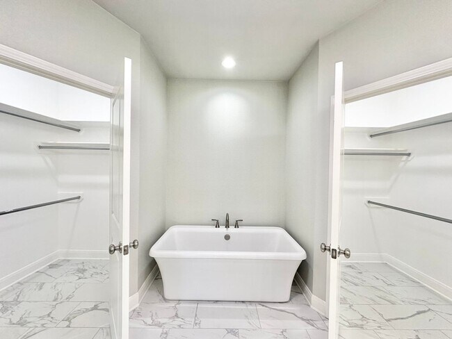 Building Photo - Available Now! Stunning 3 Bedroom 2 Bath i...