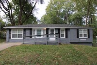 Building Photo - Spacious 4 Bedroom and 1 full bath home in...