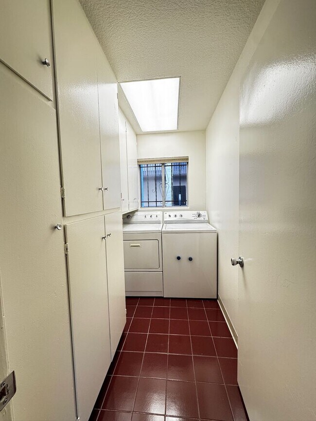 Building Photo - Mission Bay 2 Bed 2 Bath Condo with covered parking