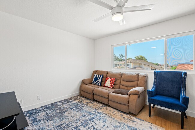 Building Photo - Luxe Spacious Home Near Parks Fully Equipped