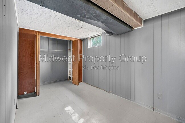 Building Photo - 338 Lancashire Rd