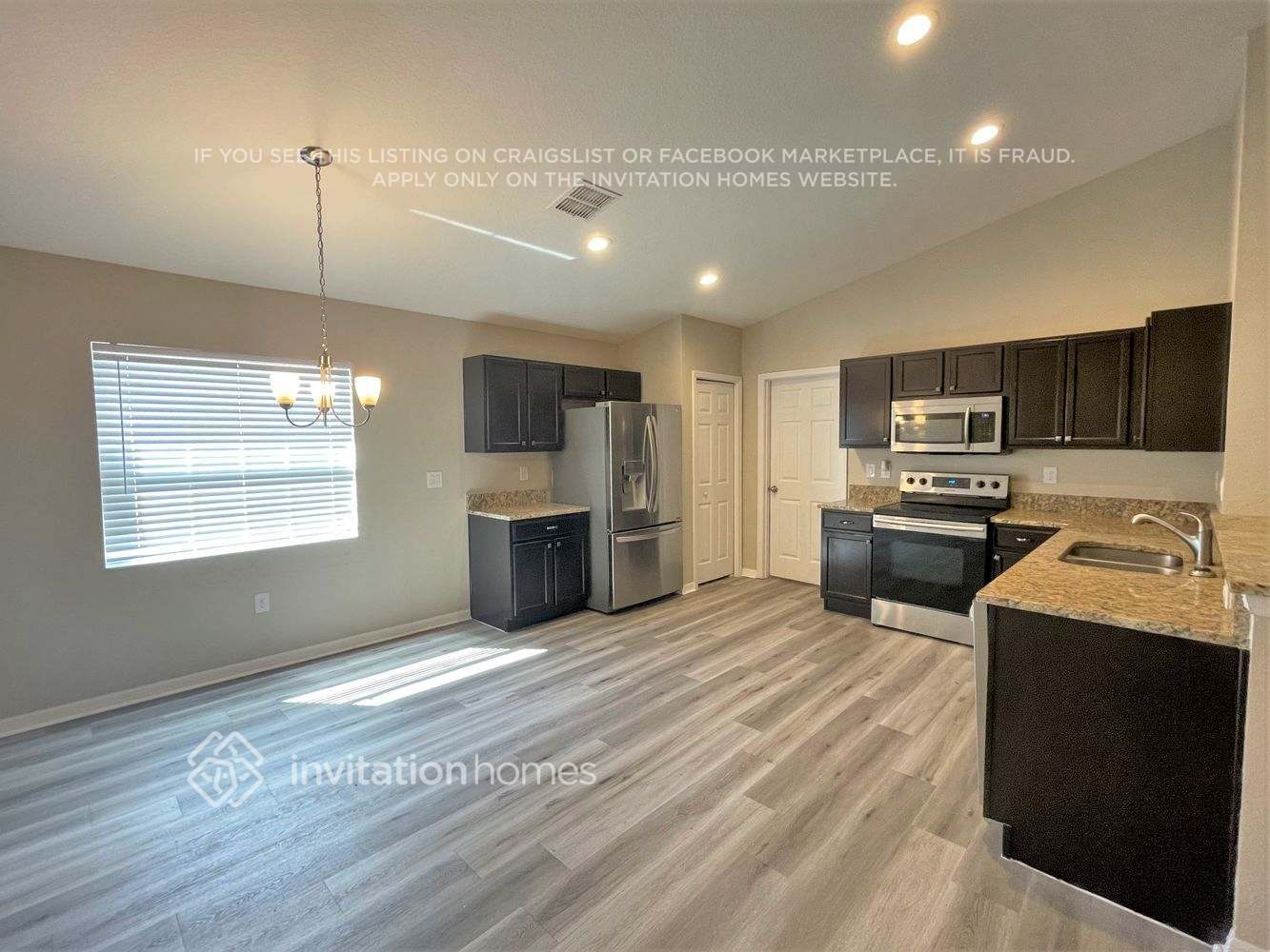 Building Photo - 5120 33rd Ave E