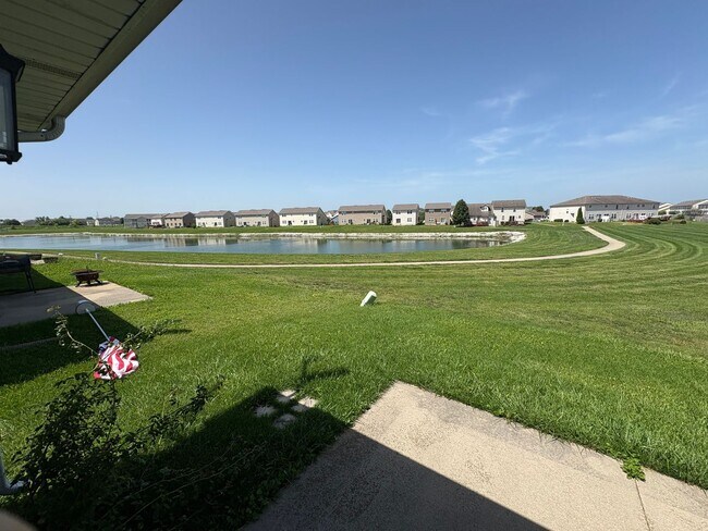 Building Photo - 2-bedroom, 2-bath Duplex in Champaign, IL