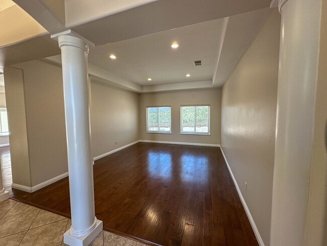 Building Photo - Single Story 3 Bedroom Home for Rent in Newhall!