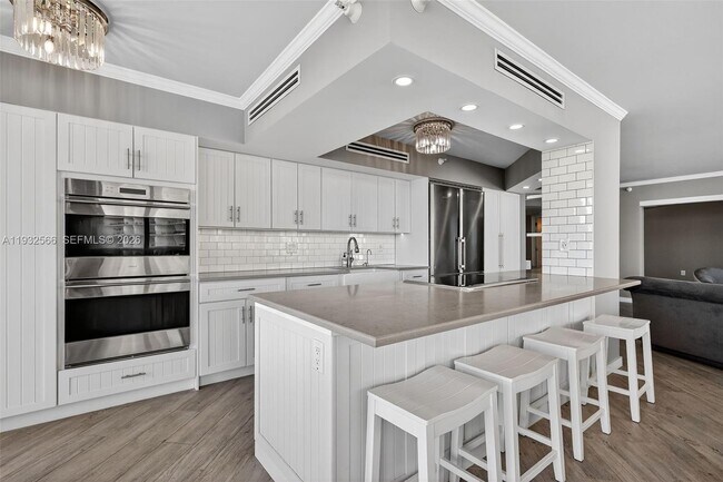 Building Photo - 16711 Collins Ave