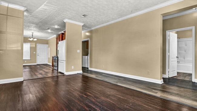 Building Photo - Spacious 3-Bedroom Home with Recent Upgrad...