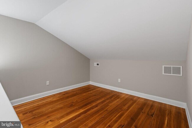 Building Photo - 142 Snyder Pl