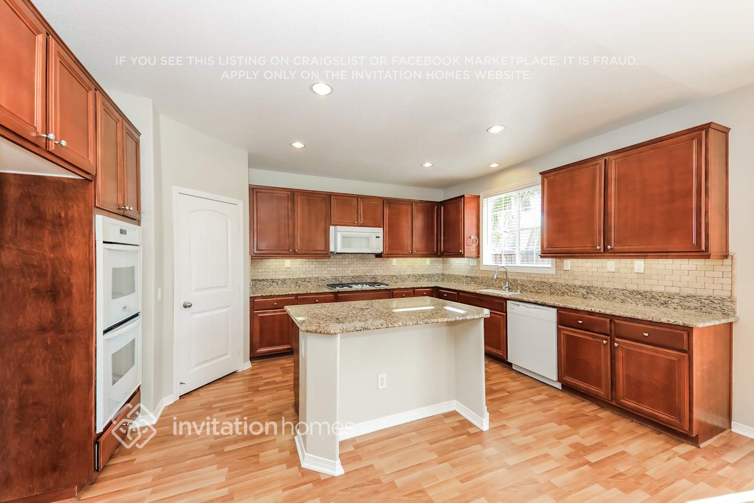 Building Photo - 40370 Hannah Way