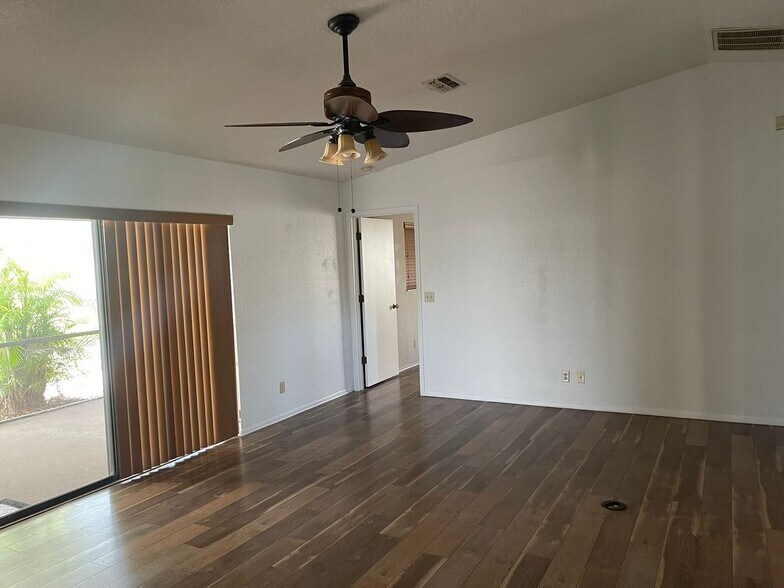 Building Photo - 276 Vilna St