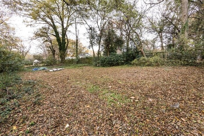 Building Photo - Recently Updated 1BA/1BA Duplex Home with ...