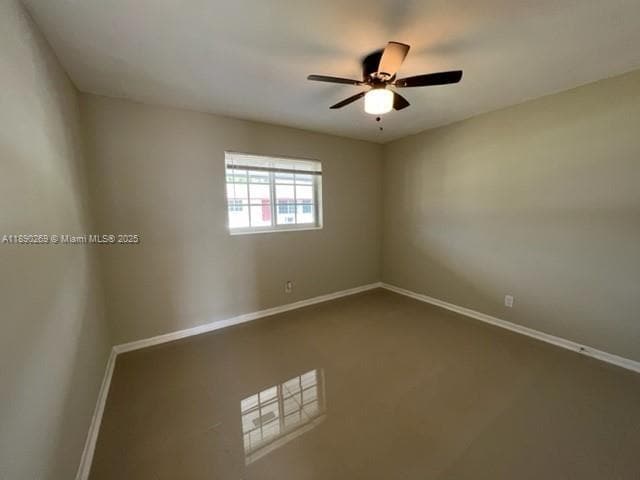 Building Photo - 946 Laurel Dr