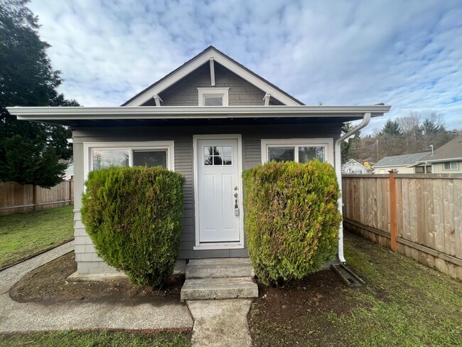 Primary Photo - Beautiful Updated 2 Bedroom Rambler in Tac...