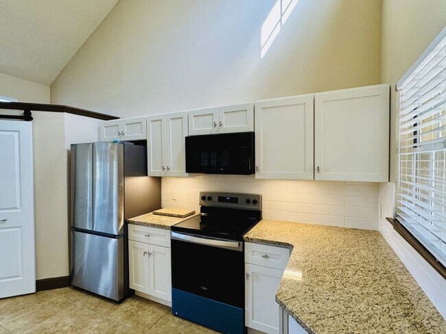 Building Photo - 1 bedroom 1 bath condo in Barclay Place in...
