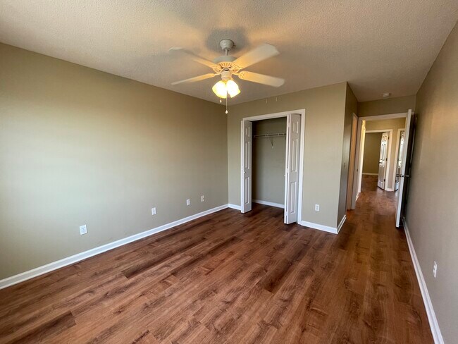 Building Photo - 231 Wakefield Way