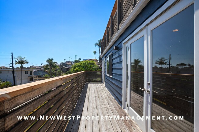 Building Photo - Exquisite Pacific Beach 4 bedroom located ...