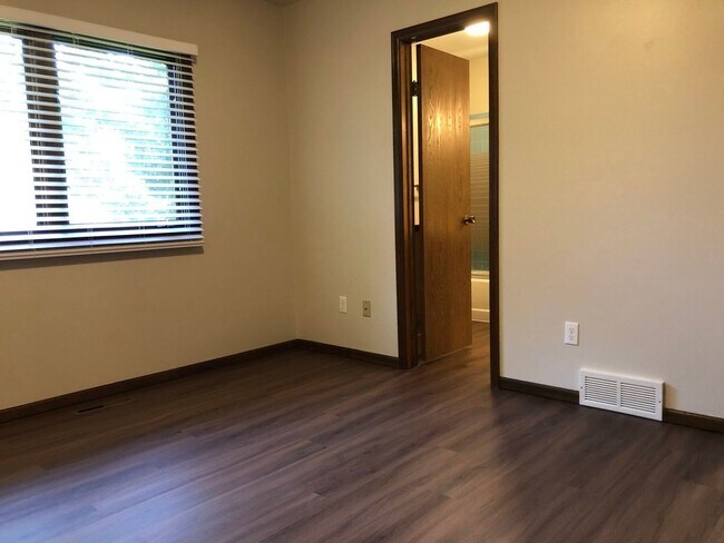 Building Photo - 3 Bed/2bath Single Family Home in Parkwood East