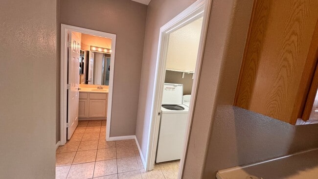 Building Photo - Charming Single-Story 3-Bedroom Home Near 215 & Henderson