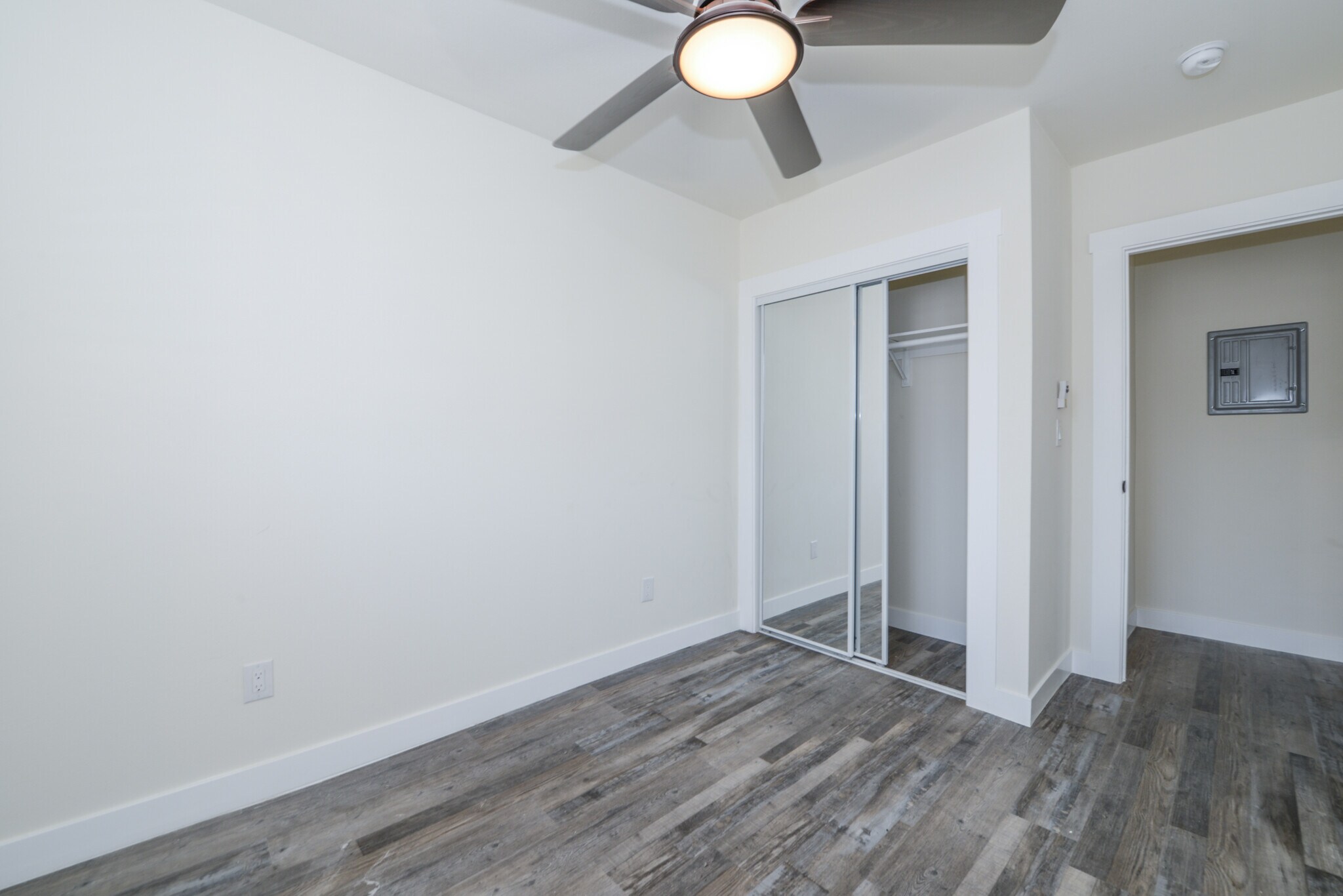 Building Photo - 520 W 82nd St